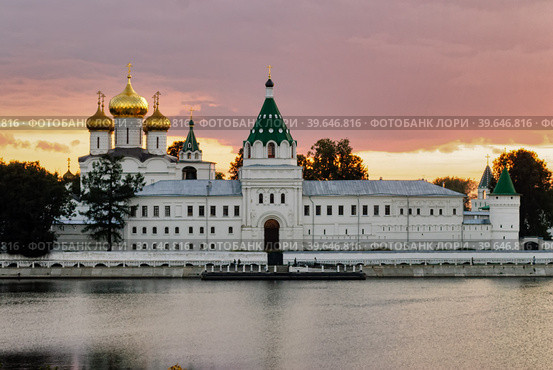 Kostroma. Ipatievsky monastery in twilight (2009 год). Стоковое фото, фотограф Сергей Буторин / Фотобанк Лори