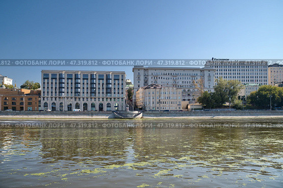 Котельническая набережная в Москве, Россия (2024 год). Редакционное фото, фотограф Елена Коромыслова / Фотобанк Лори