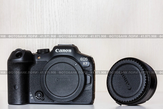 Krasnodar, Russia - December 28, 2023: mirrorless camera Canon eos  r7 with adapter for lenses with EF, EF-S mount close-up. Редакционное фото, фотограф Андрей С / Фотобанк Лори