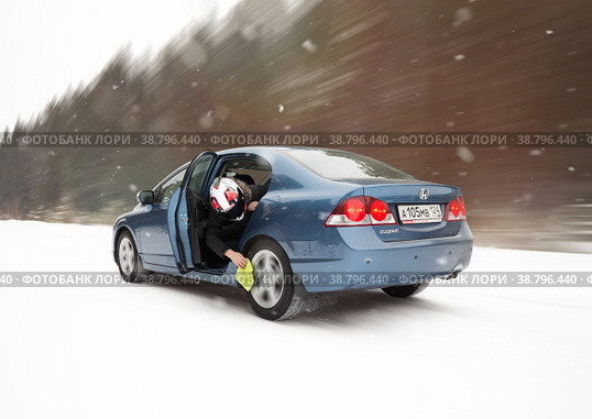KRASNOYARSK, RUSSIA - January 10, 2021: Blue car. Sedan Honda Civic 4D FD1 2007. Редакционное фото, фотограф Плотников Дмитрий / Фотобанк Лори