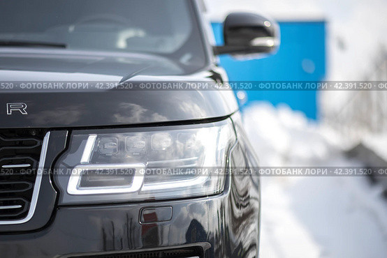 KRASNOYARSK, RUSSIA - March 15, 2024: Black Land Rover Range Rover. Редакционное фото, фотограф Плотников Дмитрий / Фотобанк Лори