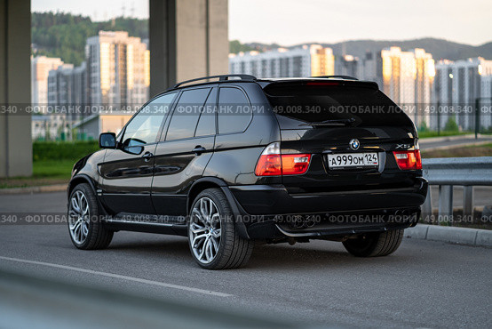 KRASNOYARSK, RUSSIA - May 23, 2025: Black BMW X5 E53. Редакционное фото, фотограф Плотников Дмитрий / Фотобанк Лори