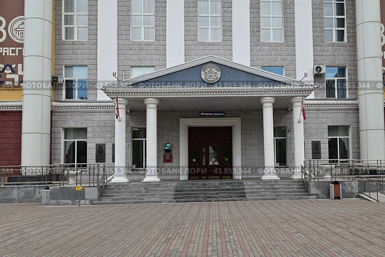 Красноярский государственный медицинский университет имени профессора В. Ф. Войно-Ясенецкого в Красноярске (2024 год). Стоковое фото, фотограф Александр Тараканов / Фотобанк Лори