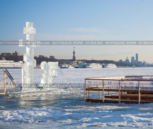 Крещенское купание в проруби (2015 год). Редакционное фото, фотограф Владимир Чинин / Фотобанк Лори