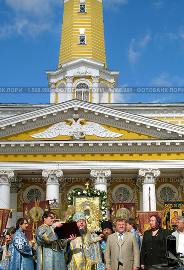 Крестный ход в честь Иконы Феодоровской Божией матери (2007 год). Редакционное фото, фотограф ElenArt / Фотобанк Лори