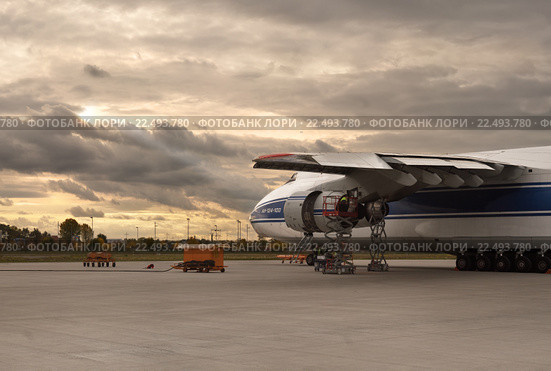 Крупнейший в мире грузовой самолет "Руслан" Ан-124-100. Россия (2013 год). Редакционное фото, фотограф oleg savichev / Фотобанк Лори