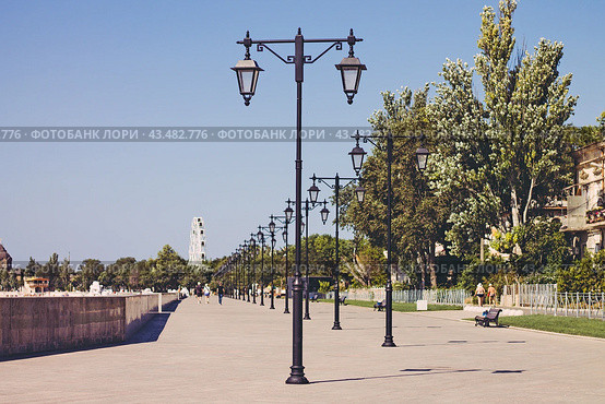 Крым, Евпатория, курорт, набережная, променад, фонари (2024 год). Стоковое фото, фотограф Андрей Макаренко / Фотобанк Лори