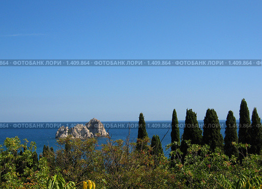Крым, Гурзуф, вид с пляжа детского лагеря "Артек" (2009 год). Стоковое фото, фотограф ИВА Афонская / Фотобанк Лори