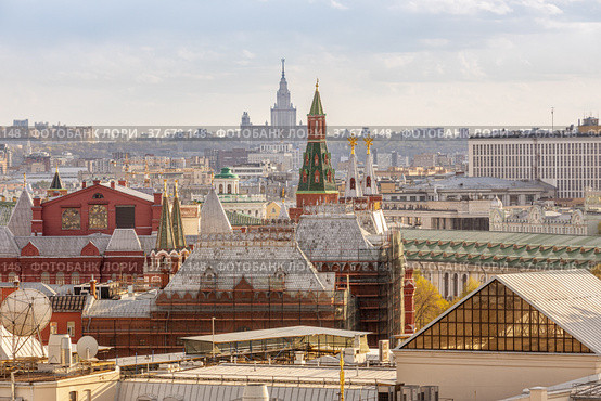 Крыши центральной части Москвы (2021 год). Редакционное фото, фотограф Юрий Шурчков / Фотобанк Лори