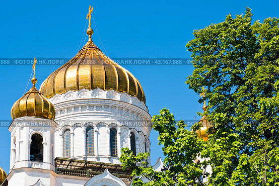 Купола храма Христа Спасителя. Солнечный весенний день. Москва. Россия (2024 год). Стоковое фото, фотограф E. O. / Фотобанк Лори