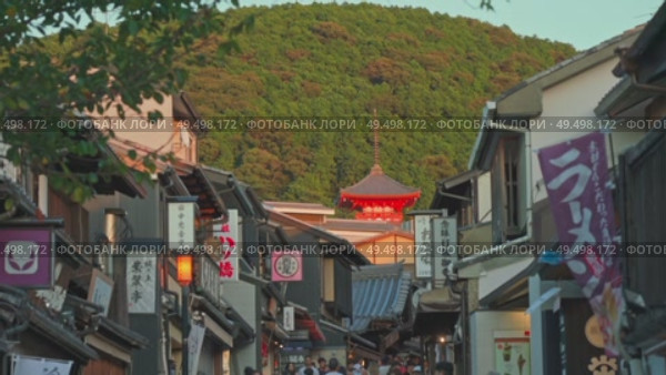 Kyoto, Japan - Sep 24 2024, 4k, panoramic view of street Kiyomizu-Zaka with many souvenir shops, tourists walking to temple of Pure Water Kiyomizu Dera, whose pagoda visible in distance, Kyoto, Japan. Редакционное видео, видеограф Сергей Богомяко / Фотобанк Лори