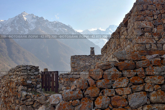 Kyunnyum village, destroyed after deportation of Balkar people, in early spring, Village of Upper Balkaria, Cherek District, Kabardino-Balkarian Republic, Russia (2023 год). Стоковое фото, фотограф Алексей Антипов / Фотобанк Лори