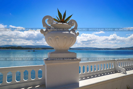 La Toja island Toxa beach flower pot in Pontevedra Galicia Spain. Стоковое фото, агентство Ingram Publishing / Фотобанк Лори