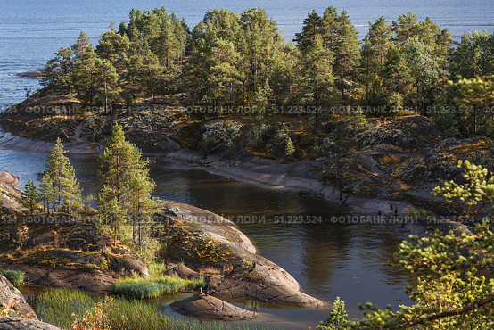 Ladoga skerries, stone islands on Lake Ladoga. Republic of Karelia, Russia. Стоковое фото, фотограф Photojuli / Фотобанк Лори