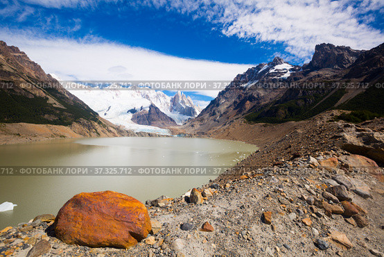 Lake at foot of Fitz Roy, Cerro Torre, Andes, Argentina. Стоковое фото, фотограф Яков Филимонов / Фотобанк Лори