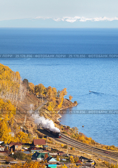 Lake Baikal. Village Kultuk. Historic sightseeing locomotive carries tourists on the Circum-Baikal Railway on a sunny autumn day. Стоковое фото, фотограф Виктория Катьянова / Фотобанк Лори