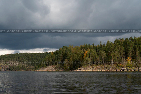 Lake Ladoga near the village Lumivaara on a sunny autumn day, Ladoga skerries, Lakhdenpokhya, Republic of Karelia, Russia. Стоковое фото, фотограф Ula Ulachka / Фотобанк Лори
