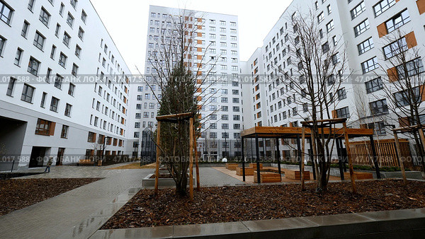 Large high-rise houses around enclosed courtyards with playgrounds. Стоковое фото, фотограф David Kashakhi / Фотобанк Лори
