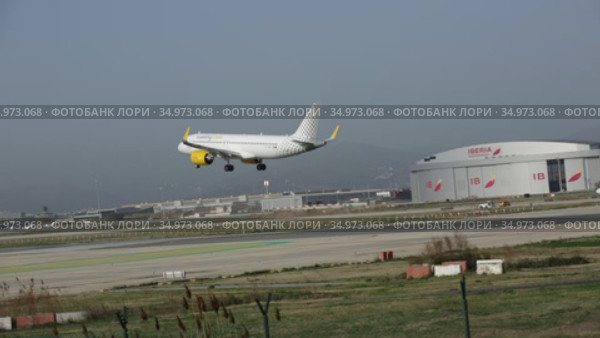 Large passenger airliner of Vueling Airlines with EC-NOC registration number landing in International El Prat Airport in Barcelona (2020 год). Редакционное видео, видеограф Яков Филимонов / Фотобанк Лори