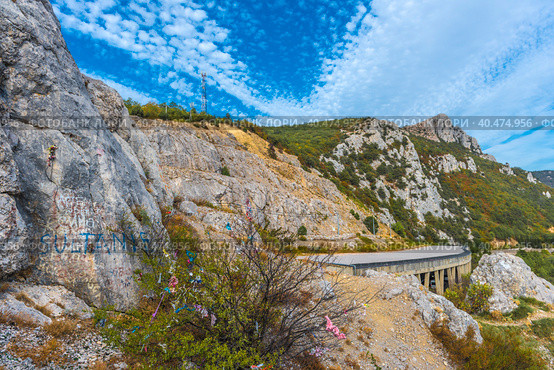 Laspi mountain pass, view of tunnel and Garin Mikhailovsky cliff, Стоковое фото, фотограф Анна Кривицкая / Фотобанк Лори