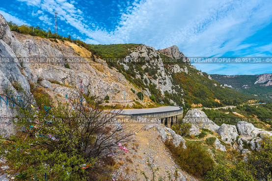 Laspi mountain pass, view of tunnel and Garin Mikhailovsky cliff, Стоковое фото, фотограф Анна Кривицкая / Фотобанк Лори