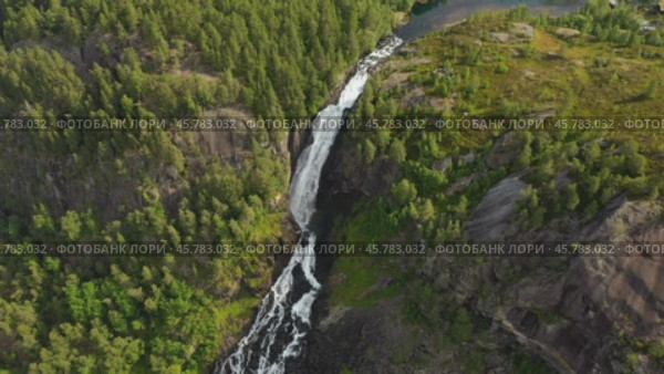Latefossen is one of the most visited waterfalls in Norway and is located near Skare and Odda in the region Hordaland, Norway. Consists of two separate streams flowing down from the lake Lotevatnet. (2019 год). Стоковое видео, видеограф Андрей Армягов / Фотобанк Лори