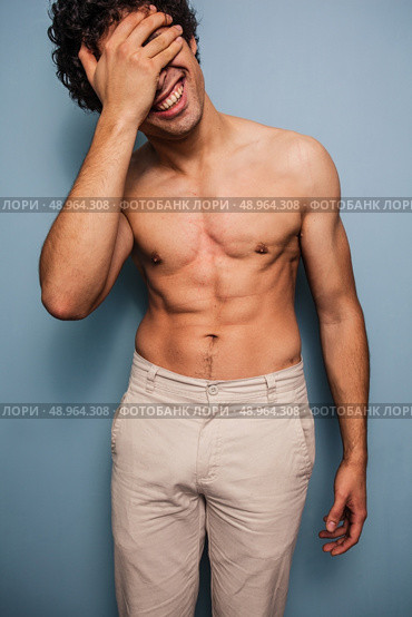 laughing shirtless man with his hand on his face. Стоковое фото, агентство Ingram Publishing / Фотобанк Лори