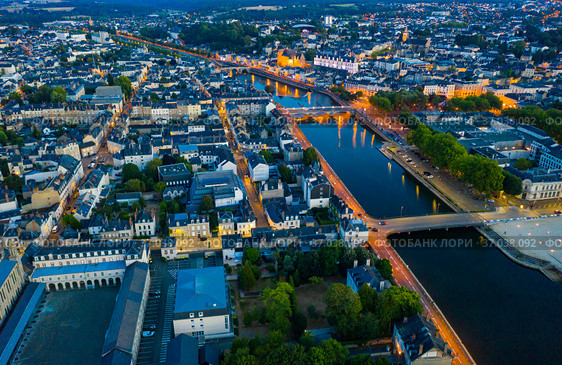 Laval city and Mayenne river in evening. View from above. France. Стоковое фото, фотограф Яков Филимонов / Фотобанк Лори