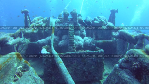 Лебедка на затонувшем судне SS Thistlegorm (2014 год). Редакционное видео, видеограф KEN VOSAR / Фотобанк Лори
