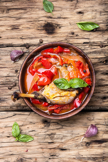 lecso dish of Hungarian cuisine. lecso national dish of Hungarian cuisine with pepper and meat. Стоковое фото, агентство Ingram Publishing / Фотобанк Лори