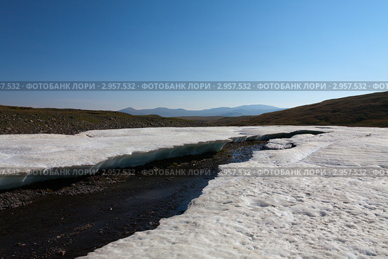 Лед по берегам горной реки. Стоковое фото, фотограф Андрей Тепляков / Фотобанк Лори