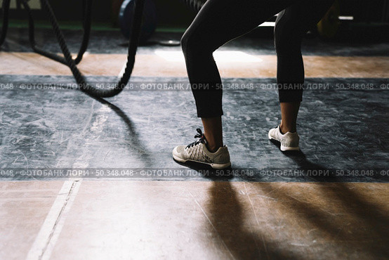 leg view woman with rope. Стоковое фото, агентство Ingram Publishing / Фотобанк Лори