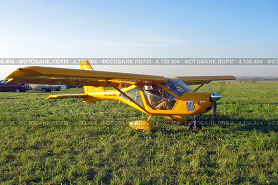 Легкомоторный самолет A-22 Aeroprakt готовится к взлету (2010 год). Редакционное фото, фотограф Цибаев Алексей / Фотобанк Лори