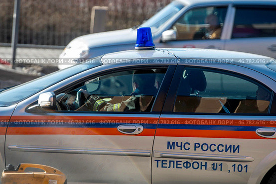 Легковой Пожарный автомобиль спешит на вызов (2023 год). Редакционное фото, фотограф Sergey Rusanov / Фотобанк Лори