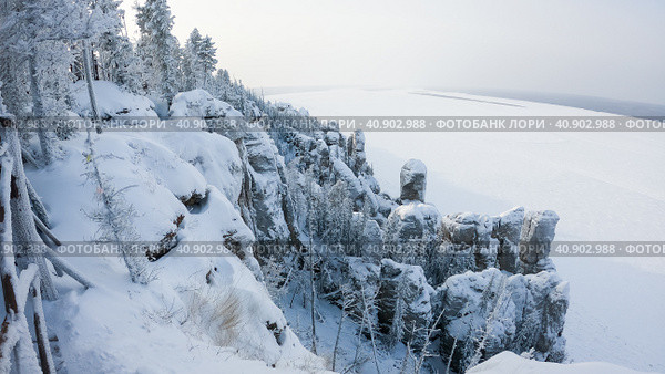 Lena Pillars in winter on the bank of the Lena River Yakutia. Стоковое фото, фотограф VittoriaChe / Фотобанк Лори
