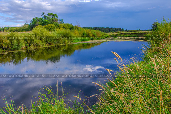 Летний пейзаж с рекой и отражением неба. Стоковое фото, фотограф Сергей Иванов / Фотобанк Лори