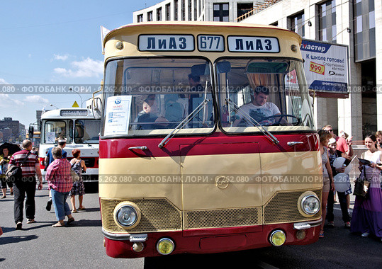 ЛиАЗ-677. Выставка к 90-летнему юбилею московского автобуса. Проспект Академика Сахарова, Москва (2014 год). Редакционное фото, фотограф Илюхина Наталья / Фотобанк Лори