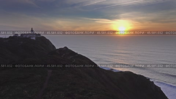 Lighthouse at Cape Roca at sunset in Portugal (2019 год). Стоковое видео, видеограф Михаил Коханчиков / Фотобанк Лори