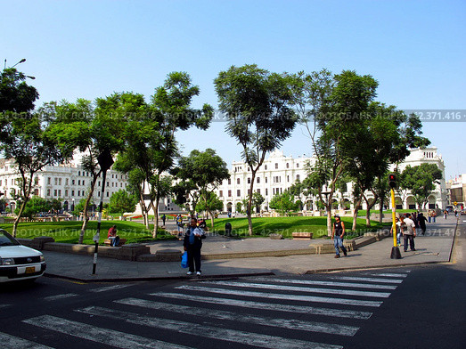 Lima, Peru - 30 Apr 2011: Plaza de Armas, Plaza Mayor, Lima city, Peru, South America. Редакционное фото, фотограф Сергей Стрелков / Фотобанк Лори