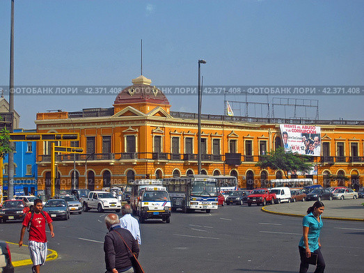 Lima, Peru - 30 Apr 2011: The building in Lima city, Peru, South America. Редакционное фото, фотограф Сергей Стрелков / Фотобанк Лори
