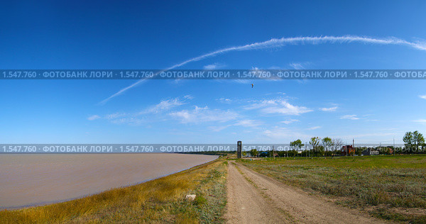Лиман и грунтовая дорога. Ейск. (2009 год). Стоковое фото, фотограф Андрей Емельяненко / Фотобанк Лори