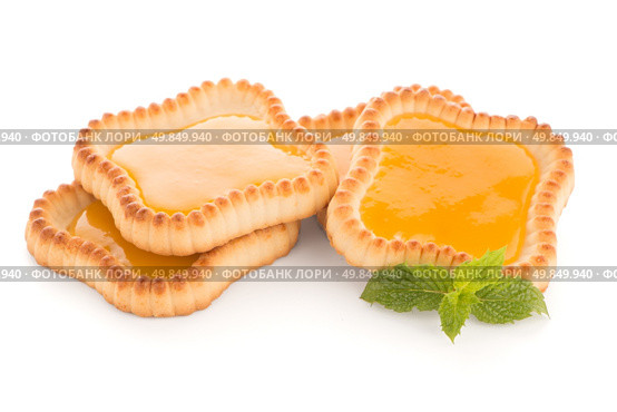Lime jam tartlets isolated on white background. Стоковое фото, агентство Ingram Publishing / Фотобанк Лори