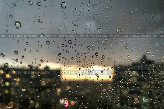 Liquid Jewels on Glass Reflect Cityscape Gloom Through Window During Sunset. Стоковое фото, фотограф Aleksandr Golubev / Фотобанк Лори