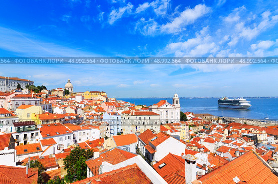 Lisbon cityscape, view of  the Alfama downtown. Стоковое фото, агентство Ingram Publishing / Фотобанк Лори