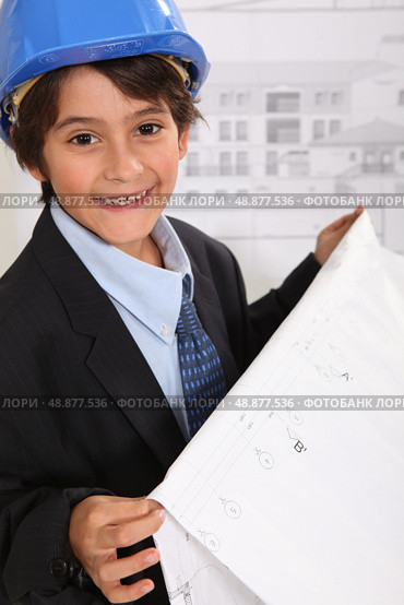 Little boy imitating architect. Стоковое фото, агентство Ingram Publishing / Фотобанк Лори