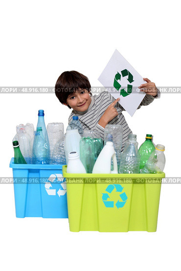 Little boy recycling. Стоковое фото, агентство Ingram Publishing / Фотобанк Лори