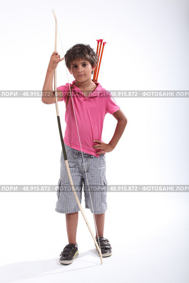 Little boy with bow and arrow. Стоковое фото, агентство Ingram Publishing / Фотобанк Лори