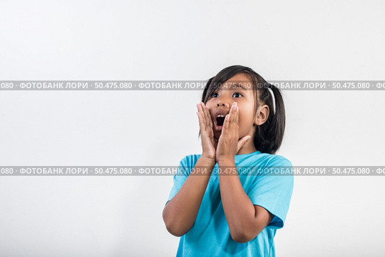 little girl acting Shout in studio shot. Стоковое фото, агентство Ingram Publishing / Фотобанк Лори