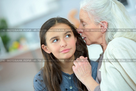 Little girl and grandma whispering secrets. Стоковое фото, агентство Ingram Publishing / Фотобанк Лори