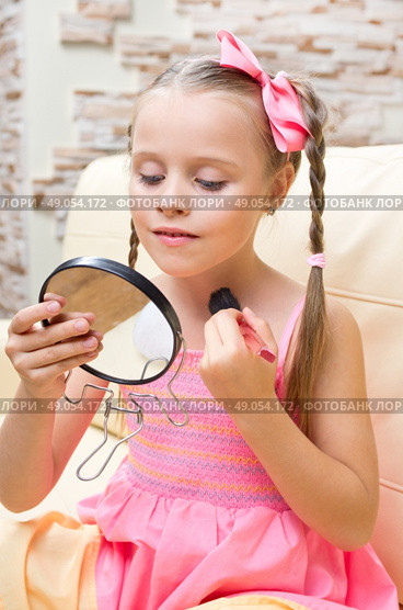 Little girl doing makeup at light room. Стоковое фото, агентство Ingram Publishing / Фотобанк Лори